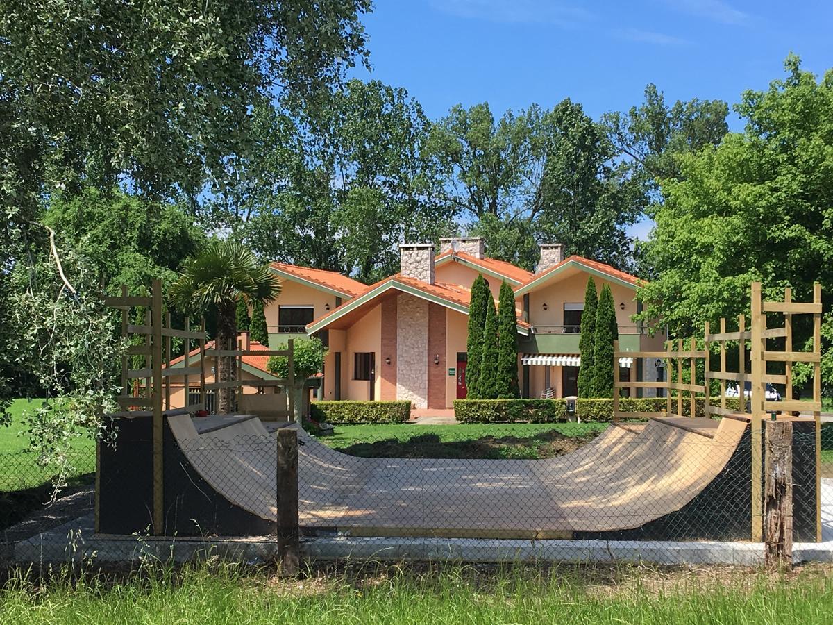 Somo Surfskate Hostel Castañedo Eksteriør billede